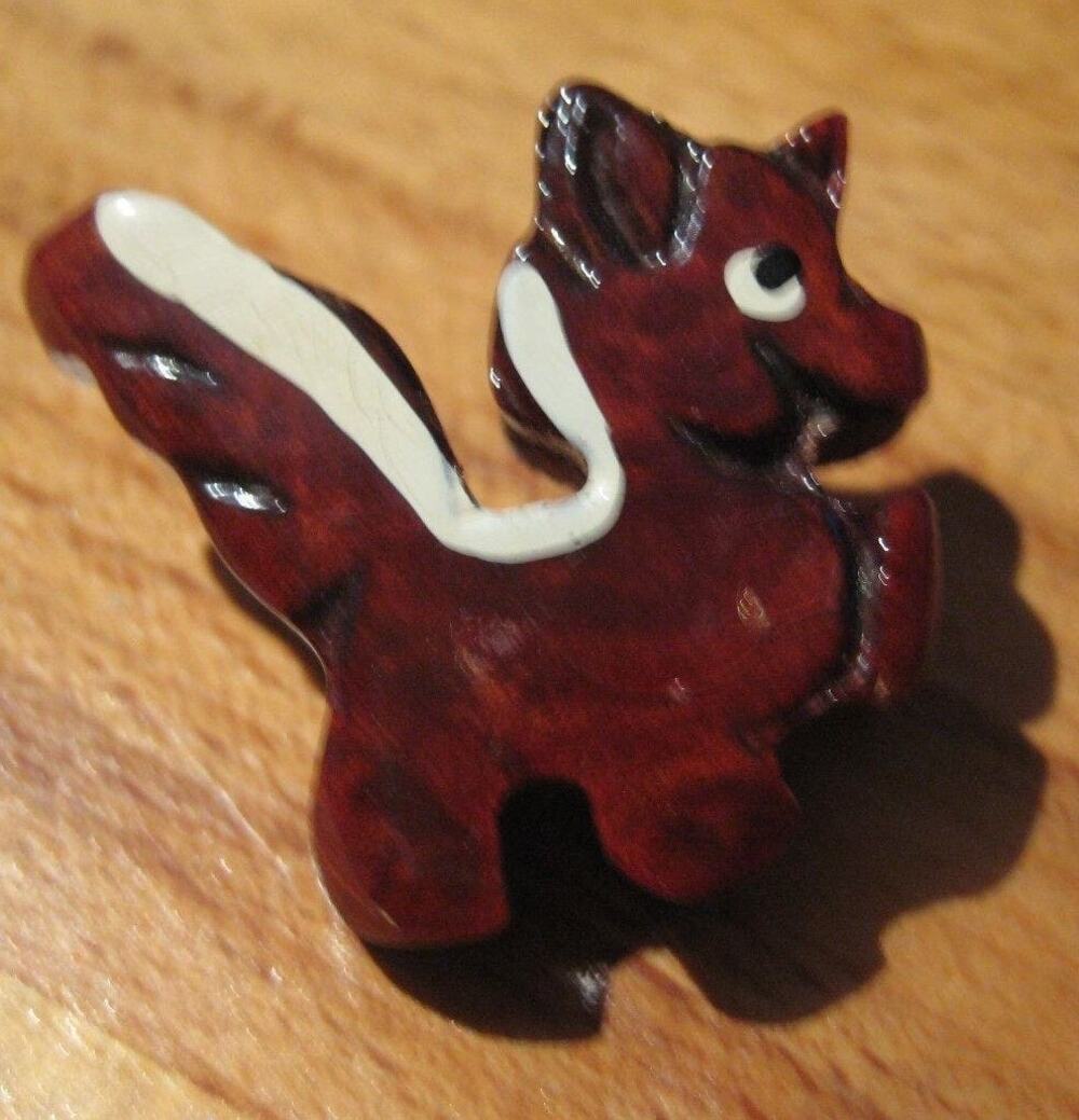 Redwood Skunk Pin - Adorable and Vintage!